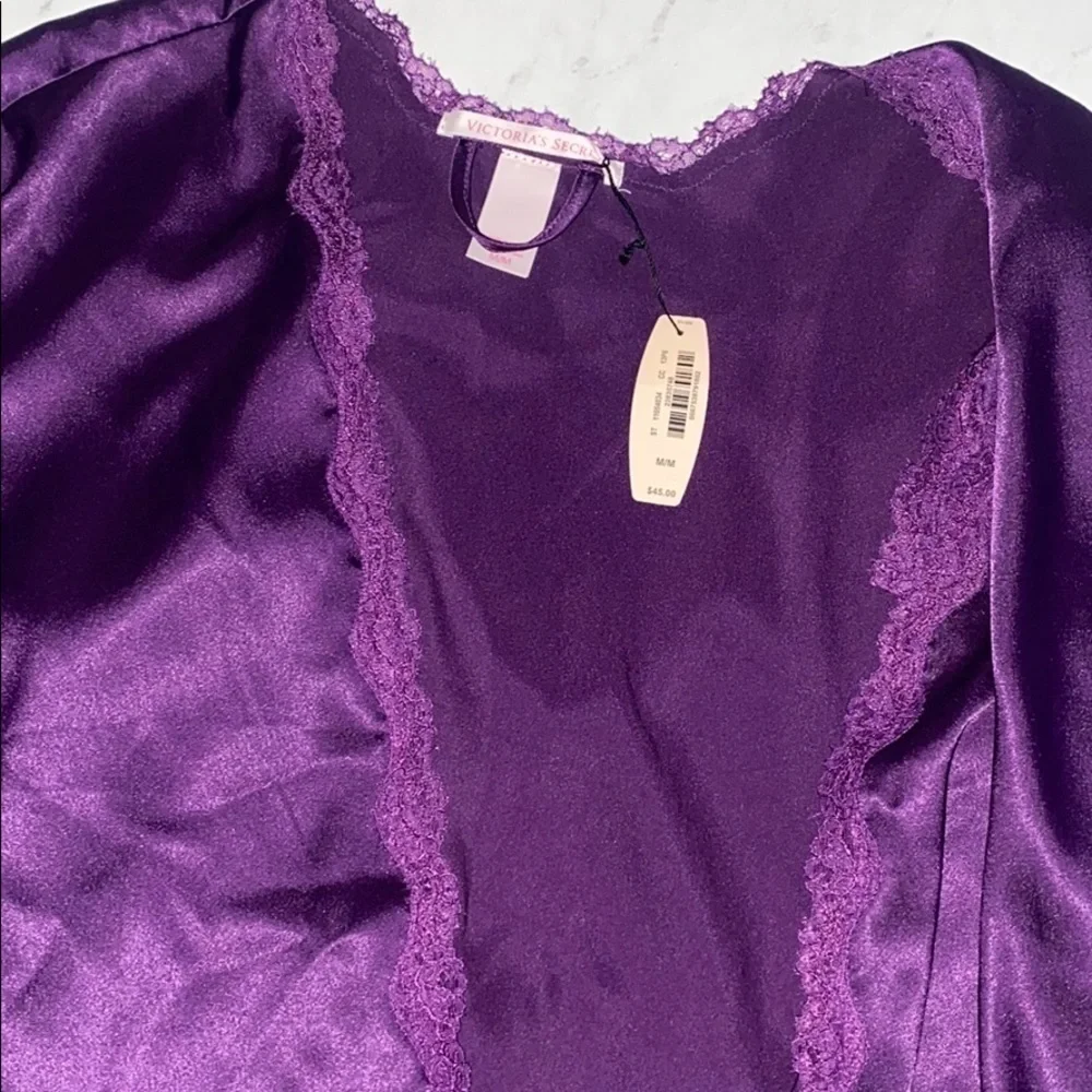 Purple satin short sleeved robe size M lace piping - Picture 4 of 6